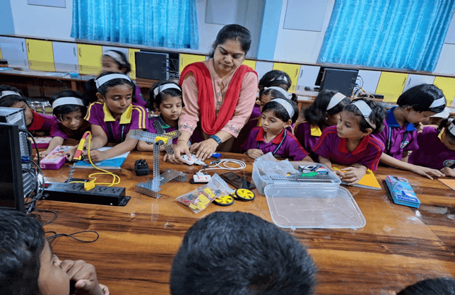 < font color="black"> ROBOTIC LAB At the Robotic Lab, students explore coding, automation, and AI through hands-on projects. From basic robotics for young learners to advanced programming and machine learning for high schoolers, we nurture problem-solving and innovation.